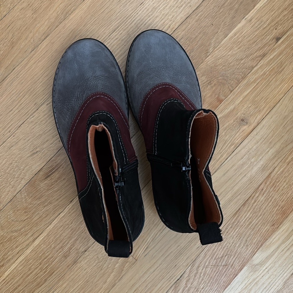 Suede booties - Picture 5 of 6